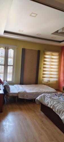 2 twin beds