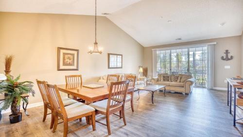 1033 River Crossing Condo in North Myrtle Beach, USA