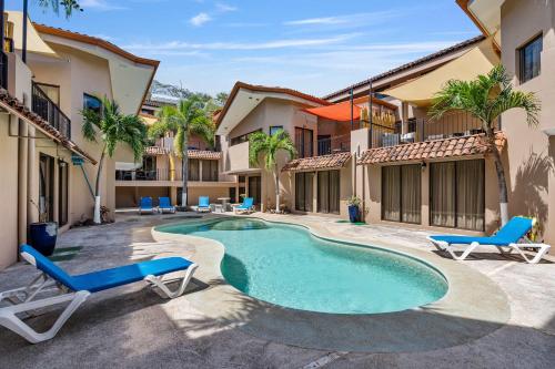 Dual Kitchens, Pool, 3-min walk to the Beach in Ocotal