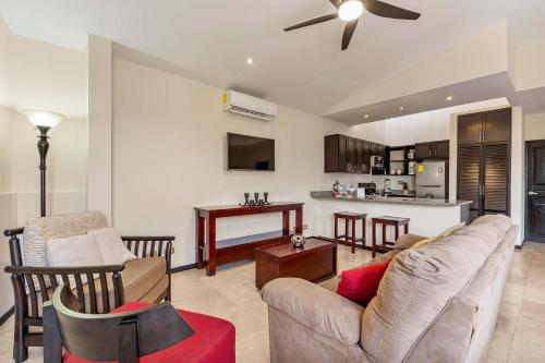 virtuve, Dual Kitchens, Pool, 3-min walk to the Beach in Ocotal