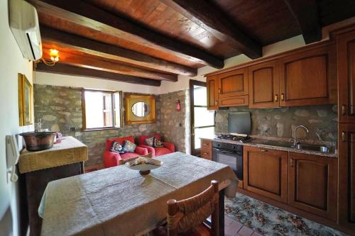 Villa Le Due Lune 6 Pax by VILLASRETREATS in Filattiera