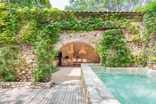 Mas de 190m2 Climatisé avec Piscine et Cuisine d'été - 10 pers - Location, gîte - La Fare-les-Oliviers