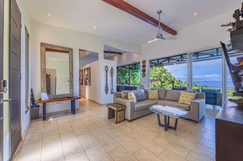 Ocean View Villa With Pool and Spectacular Sunsets in Ballena
