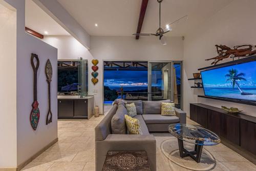 Ocean View Villa With Pool and Spectacular Sunsets in Ballena