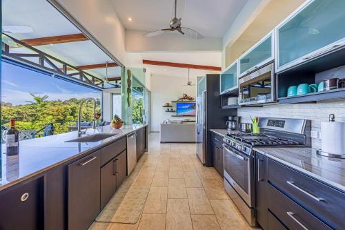 Ocean View Villa With Pool and Spectacular Sunsets in Ballena