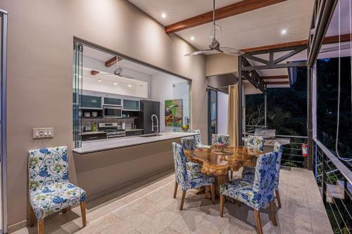 Ocean View Villa With Pool and Spectacular Sunsets in Ballena