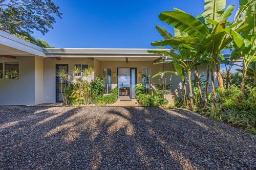 Ocean View Villa With Pool and Spectacular Sunsets in Ballena