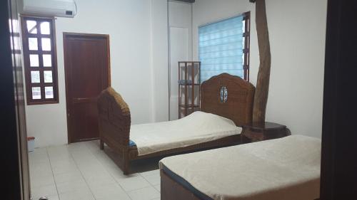 1 double bed, 1 twin bed