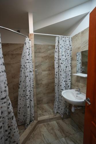 Center Hostel and Guest House - image 10