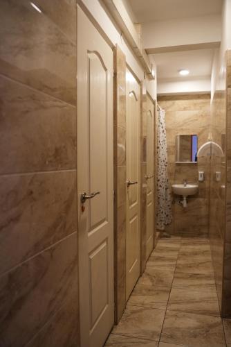 Center Hostel and Guest House - image 4