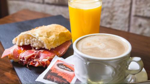 Pub/Lounge, Hostal Restaurante Central in Virgen Del Camino