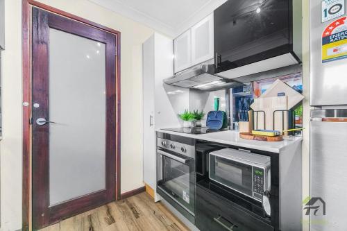 Located in Cranebrook, 3 bedrooms, relaxing home photo 4