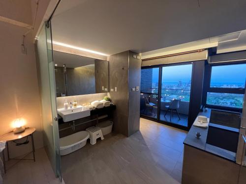 漫遊文旅溫泉宅ㄧ山海景觀陽台房ㄧ晚進晚退ㄧ晚上7點入住-21小時睡飽飽方案 漫遊文旅溫泉宅ㄧ山海景觀陽台房ㄧ晚進晚退ㄧ晚上7點入住-21小時睡飽飽方案