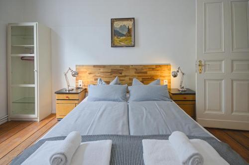 Courtyard Apartment (LIDELI)