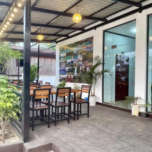 Palvelut,  m²  alueella Ban Houay Ngam, 1 makuuhuone(tta), 1 yksityistä kylpyhuone(tta) (Smile Guesthouse ) in Vang Vieng