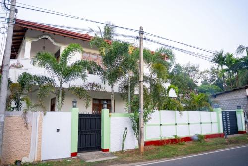 Kanapathiy Rest House in Palaiyoottu