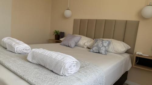 One-Bedroom Apartment image 6
