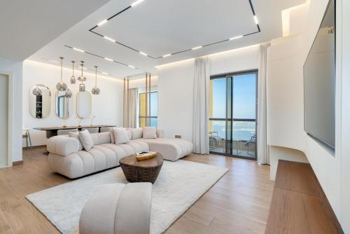 King 2 Bedroom Jumeirah Beach & Dubai Eye Views, Dubai