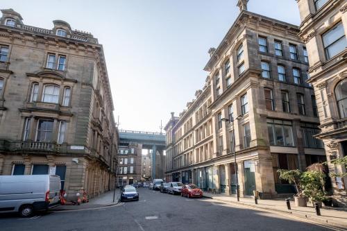Luxury Quayside Loft Sleeps 6, Newcastle upon Tyne (photo 9)