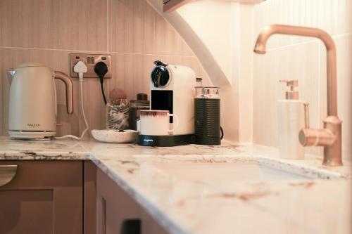 Luxury Quayside Loft Sleeps 6, Newcastle upon Tyne (photo 10)