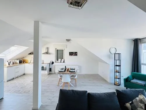 23-schöner Wohnen, großes Apartment für 5-6 Personen in super Lage in Duisburg, Deutschland