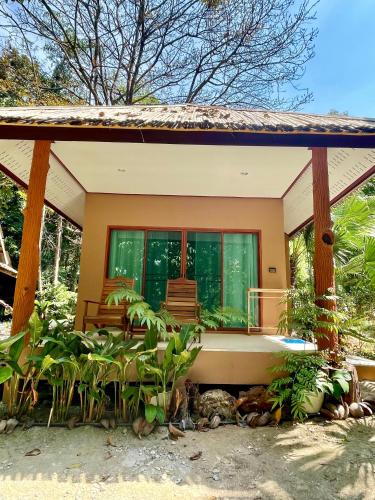 Sunny Cove Beach Resort Koh Phayam