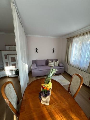 Ferienwohnung mit Küche & kleines Gästezimmer Lisi ohne Küche im Obergeschoß - 2 separate Einheiten - nahe Salzburg, ideal für Familien & Durchreise in Kuchl, Österreich
