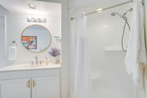 The White Elephant Inn Getaway with Pool and Hot Tub! - image 3