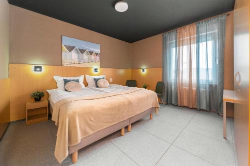 2 bedrooms, 3 beds
