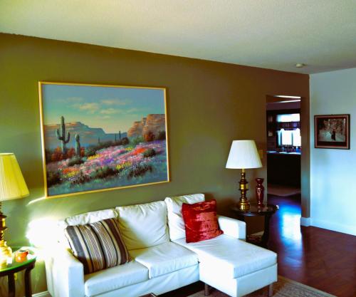 . Arhaus 3 experience a chic and inviting accommodation in Grand Forks