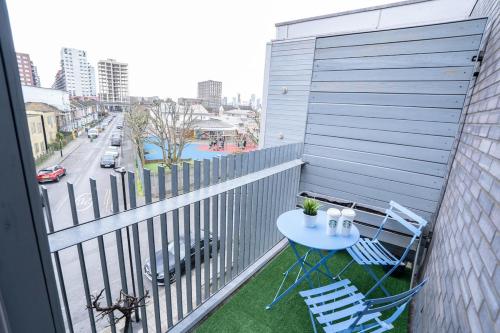 Modern 2-Bed Apartment Near ExCeL & O2 - Accommodates up to 4 Guests Max, Londra (foto 9)