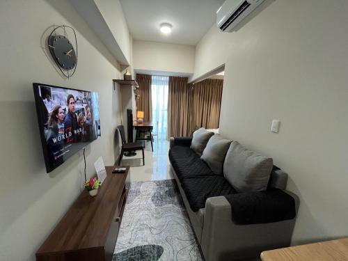Uptown Parksuite 1 BR Tower 2 BGC Taguig, Manila