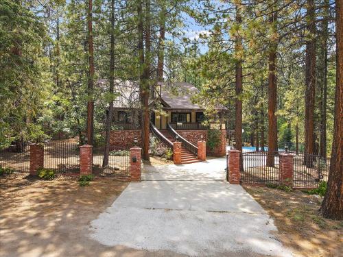Summit Lodge 2 in Big Bear Lake, USA