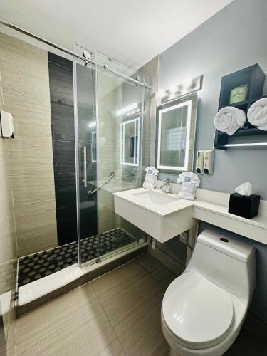 prysznic, Historic Waterfront Marion Motor Lodge in downtown St Augustine in St. Augustine (Floryda)