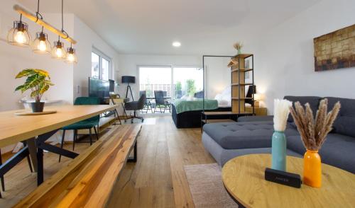 BeSSa Homes Deluxe Apartment 6 Personen Klima Garten King Size Betten in Freilassing