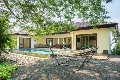 La Perla Cozy 3BR sleeps 10 Hacienda Pinilla