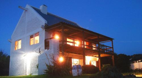 Astonishing house by the beach CASA AZUL in Playa Verde