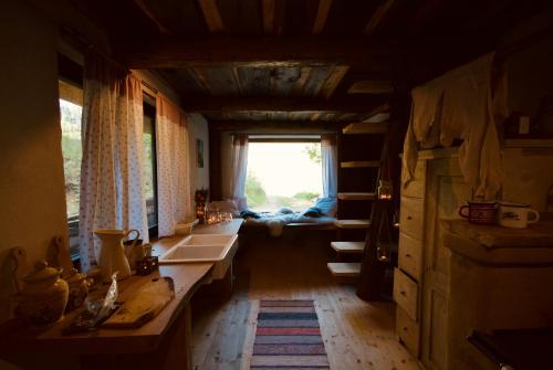 مطبخ, Na samote pod skalou - digitálný detox (Na samote pod skalou - digitalny detox) in Dolny Kubin Town Center