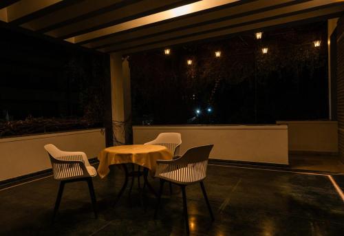 The Palace Inn - Garden Villa with Bathtubs and Jacuzzi - image 4