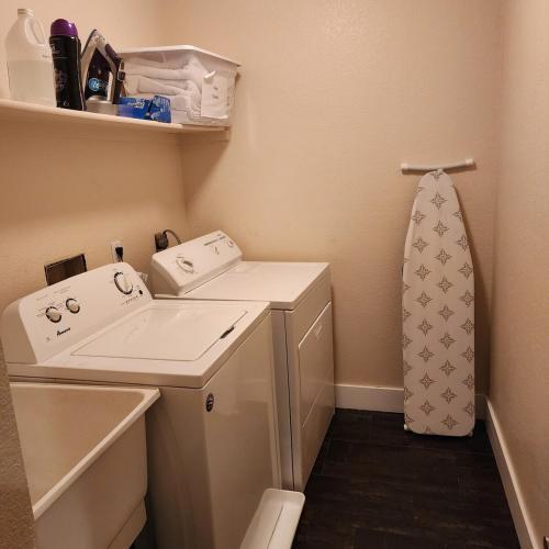 Strip views, 2 pools, free parking & no resort fee, Las Vegas (foto 7)