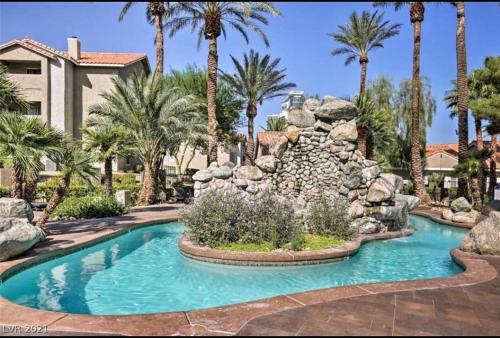 Strip views, 2 pools, free parking & no resort fee, Las Vegas (foto 8)