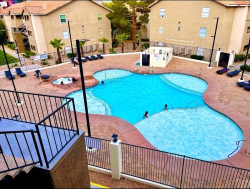 Strip views, 2 pools, free parking & no resort fee, Las Vegas (foto 9)