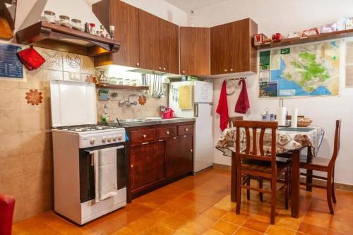 virtuve, Charming House in Laurino with Mountain View in Laurino