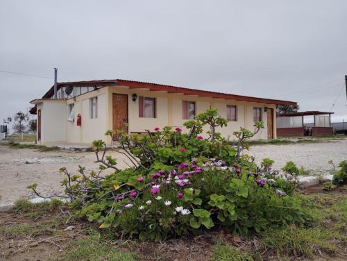 2 bedrooms, 4 beds