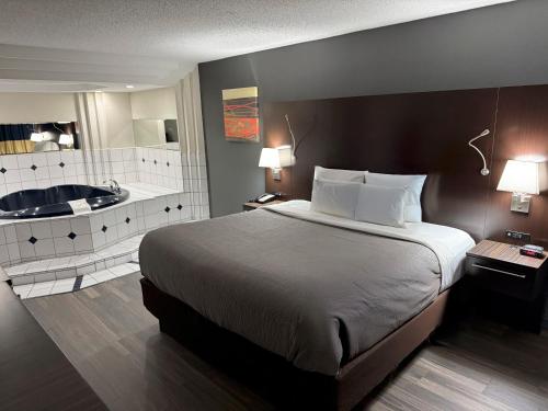 ควอลิตี้ อินน์ แอนด์ สวีทส์ แบงเควส เซ็นเตอร์ (Quality Inn & Suites Banquet Center) in ลิโวเนีย