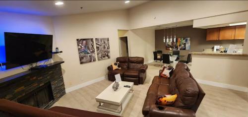 Strip views, 2 pools, free parking & no resort fee, Las Vegas (foto 2)