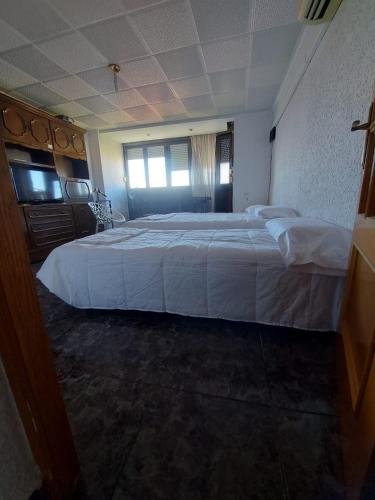 Reina Beach House - image 4