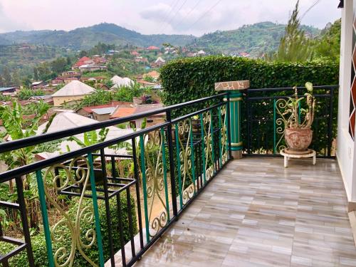 Small Land Home Stay in Gitesi