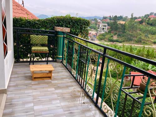 Small Land Home Stay in Gitesi