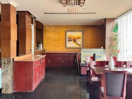 Quiet Rooms 12 Serviced Apartments in الحمراء